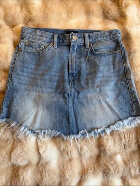 7 for all mankind denim mini skirt distressed hemline light wash size 29